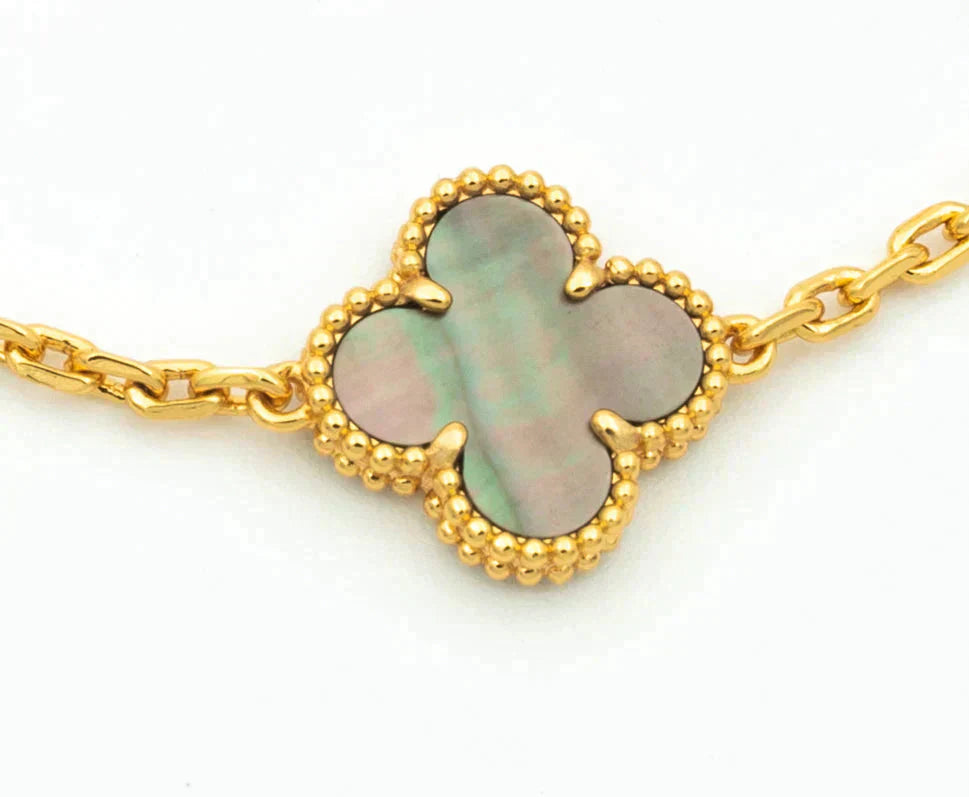 [Lumi Jewels] CLOVER 5 MOTIF GRAY MOP BRACELET COLLECTION