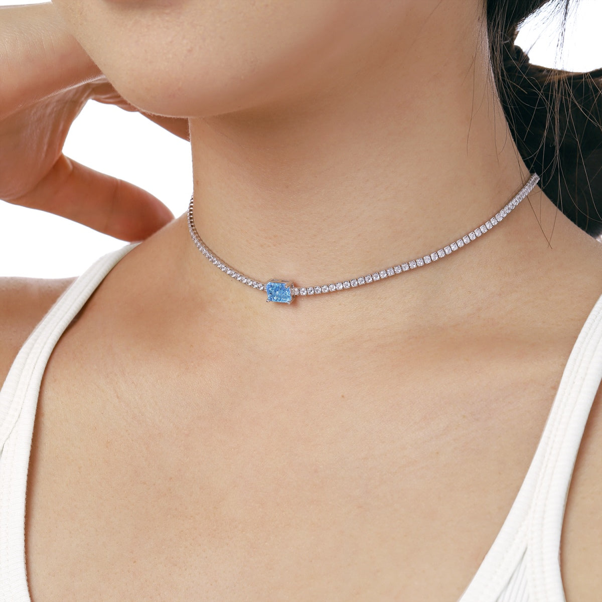 [Lumi Jewels]2.0 carat Ornate Emerald Cut Necklace