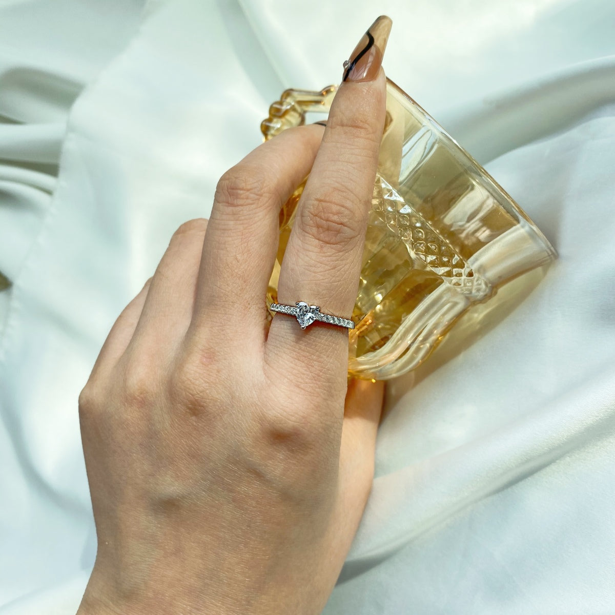 [Lumi Jewels]0.5 Carat CaratEternity Charming Heart Shape Lover Ring