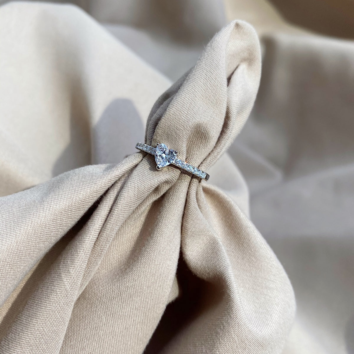 [Lumi Jewels]0.5 Carat CaratEternity Charming Heart Shape Lover Ring