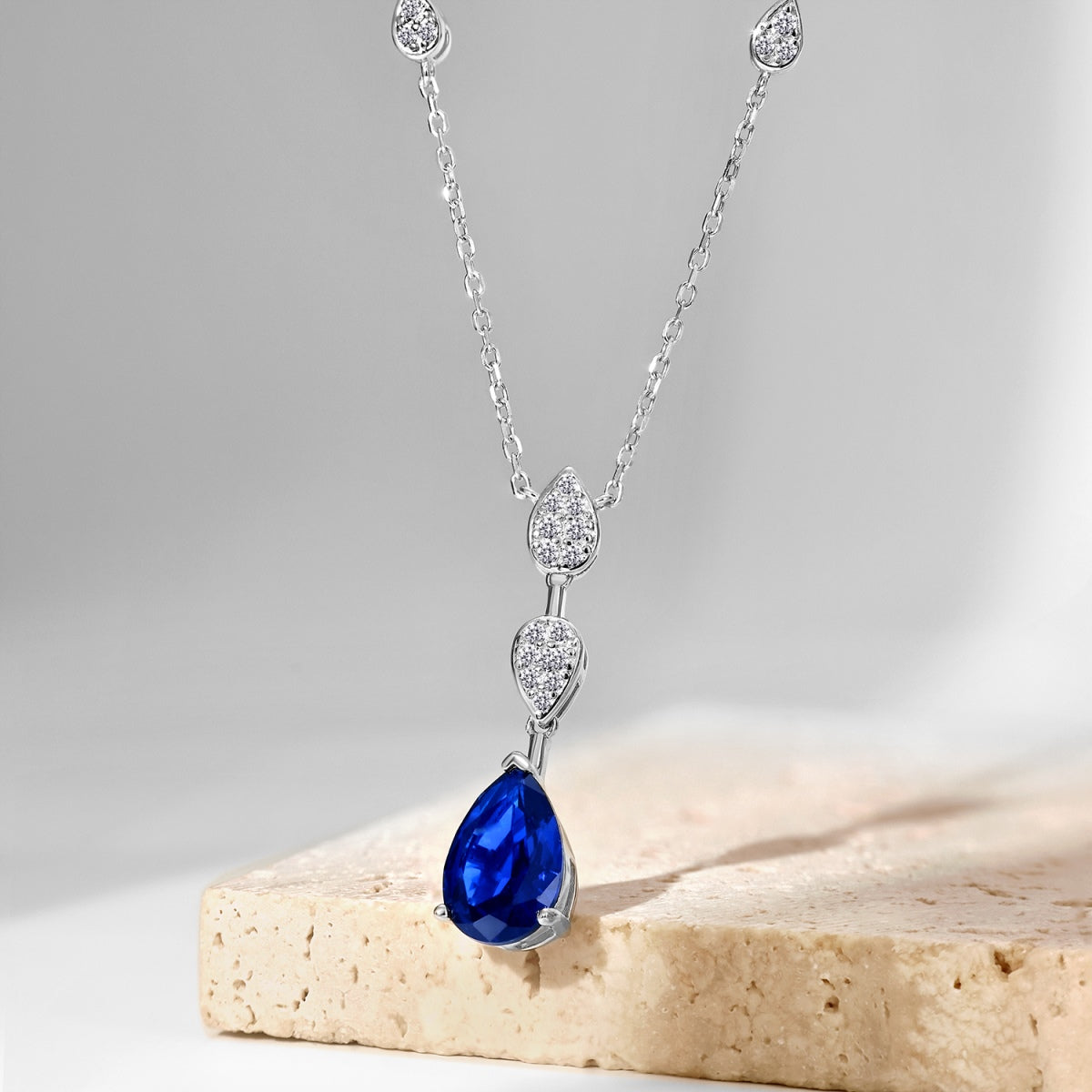 [Lumi Jewels]Dazzling Pear Cut Necklace