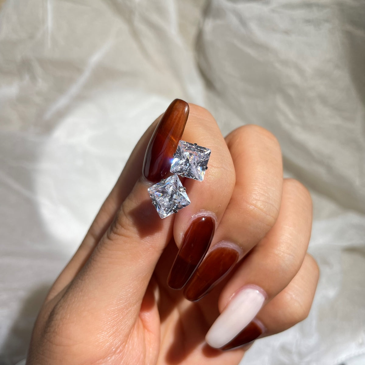 [Lumi Jewels]Stylish Shiny Square Center Stone Stud Earrings
