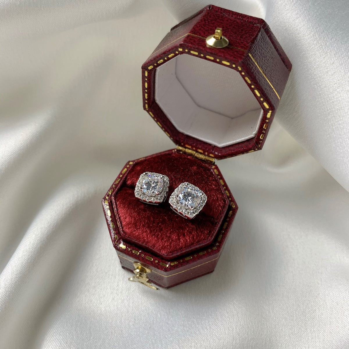 [Lumi Jewels]Classic Round Center Stone Stud Earrings