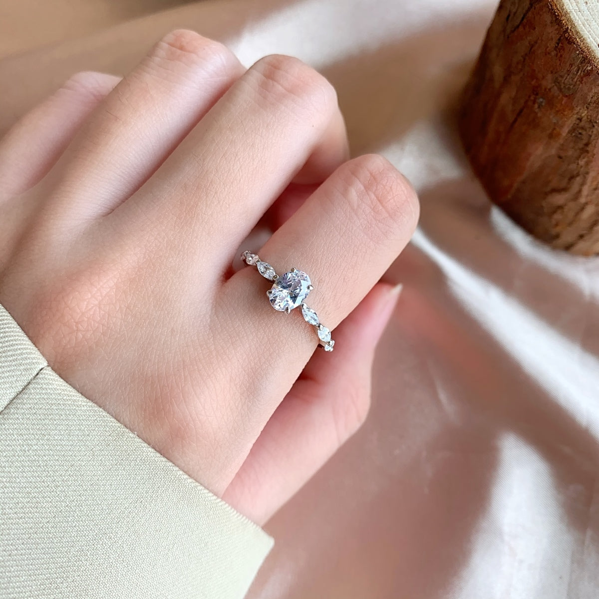 [Lumi Jewels]0.75 Carat Luxurious Vibrant Elongated Cushion Cut Daily Ring