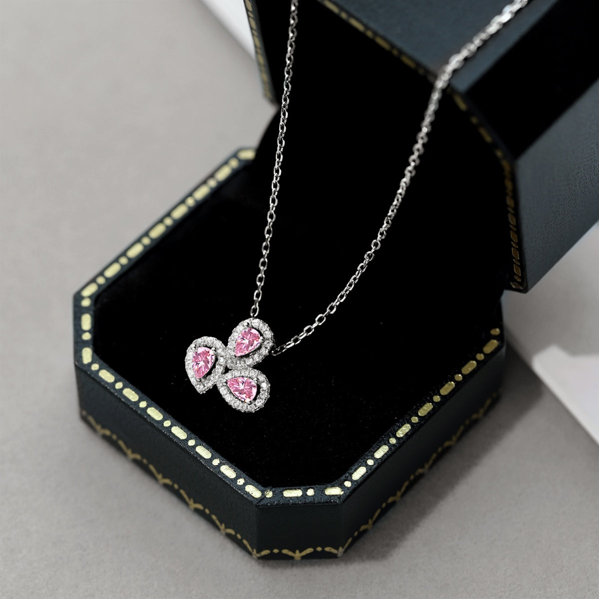[Lumi Jewels]Elegant Flower Shape Pear Cut Necklace