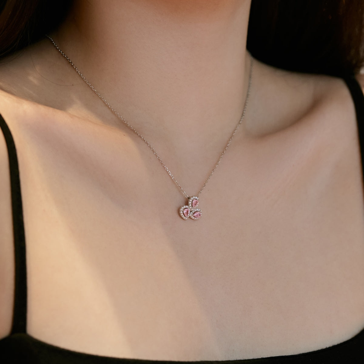 [Lumi Jewels]Elegant Flower Shape Pear Cut Necklace