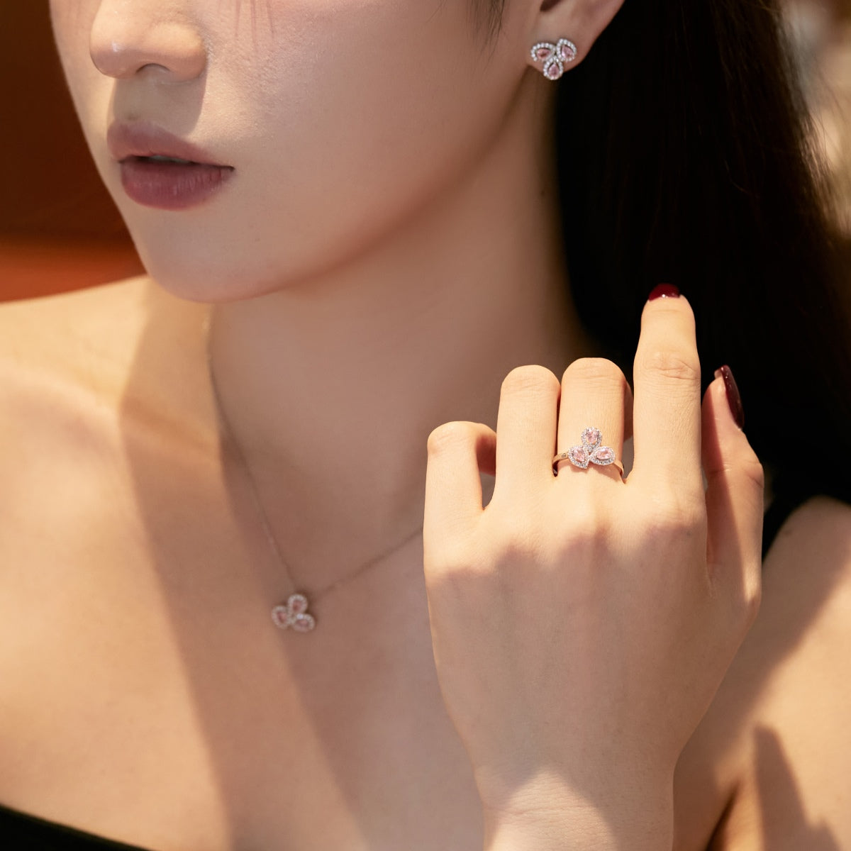 [Lumi Jewels]Elegant Flower Shape Pear Cut Necklace