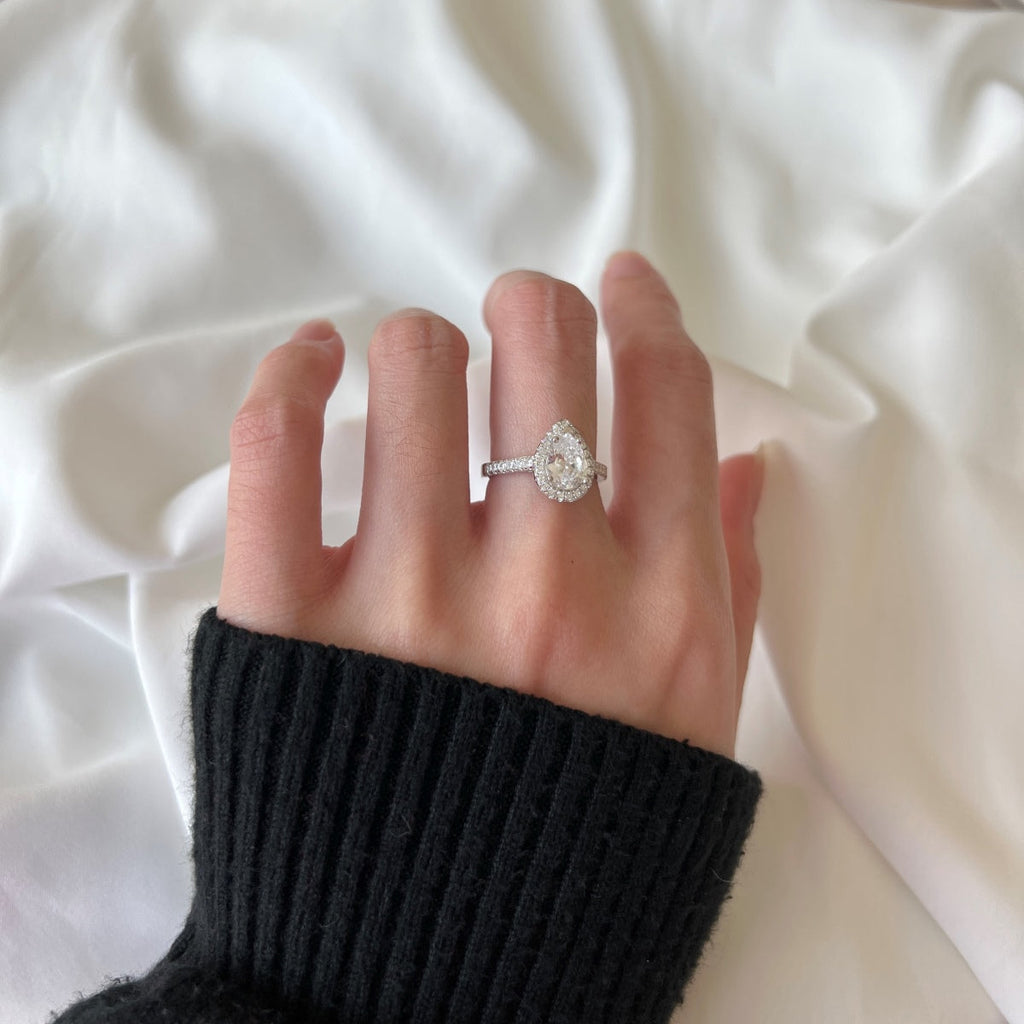 [Lumi Jewels]1.0 Carat Luxurious Resplendent Water Drop Shape Wedding Ring