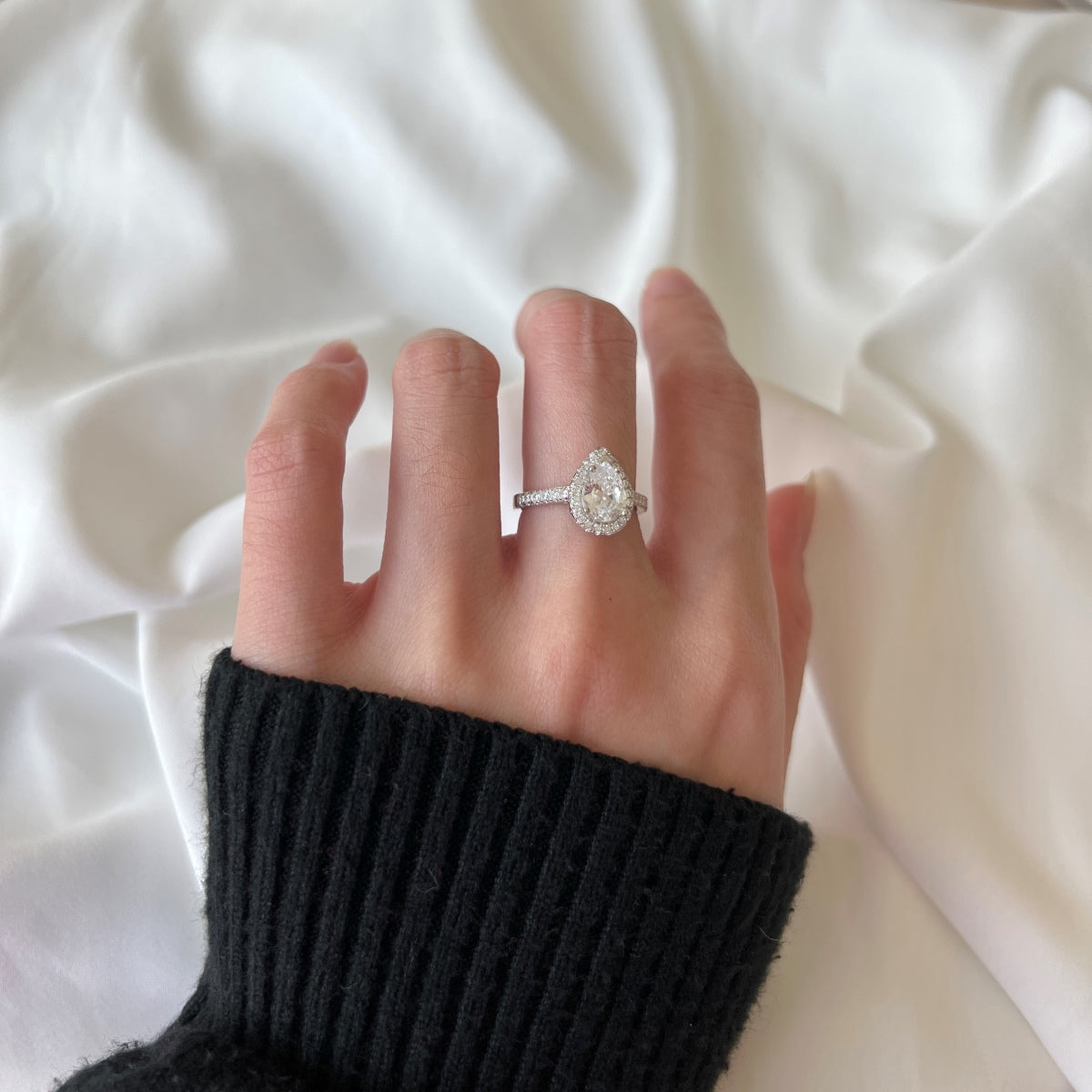 [Lumi Jewels]1.0 Carat Luxurious Resplendent Water Drop Shape Wedding Ring