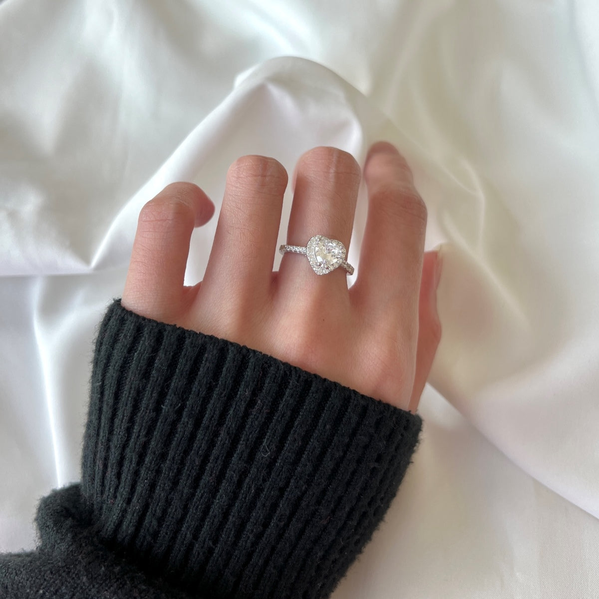 [Lumi Jewels]Eternity Splashy Romantic Heart Shape Lover Ring