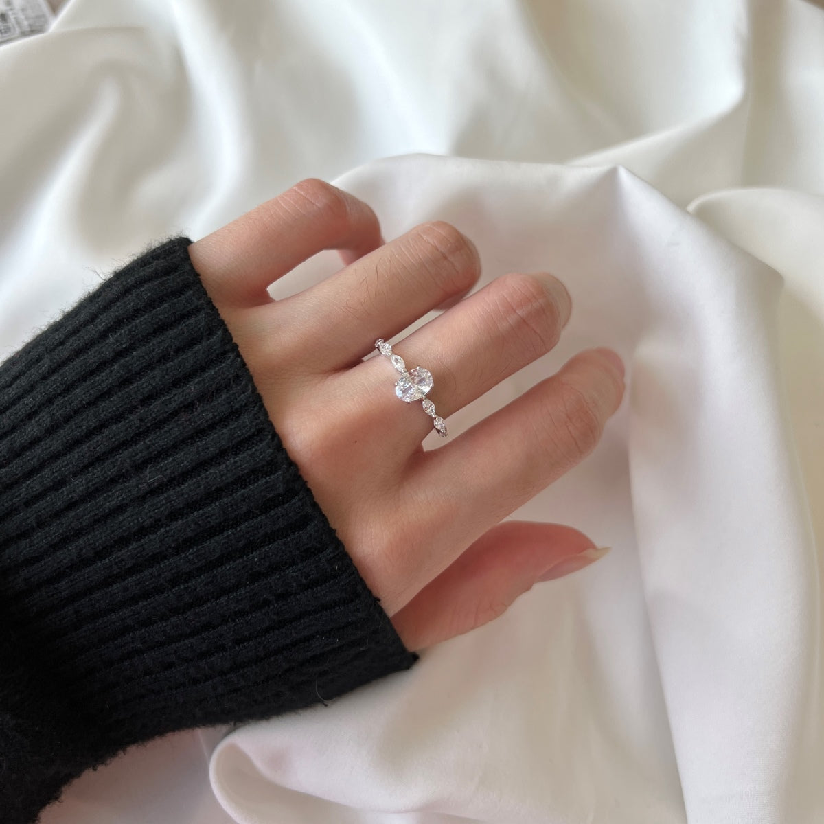 [Lumi Jewels]0.75 Carat Luxurious Vibrant Elongated Cushion Cut Daily Ring
