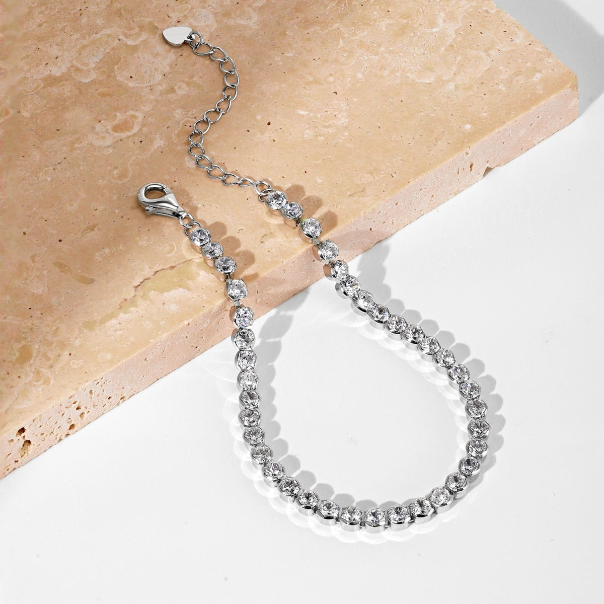 [Lumi Jewels]Ornate  Sparkling Round Cut Daily Bracelet