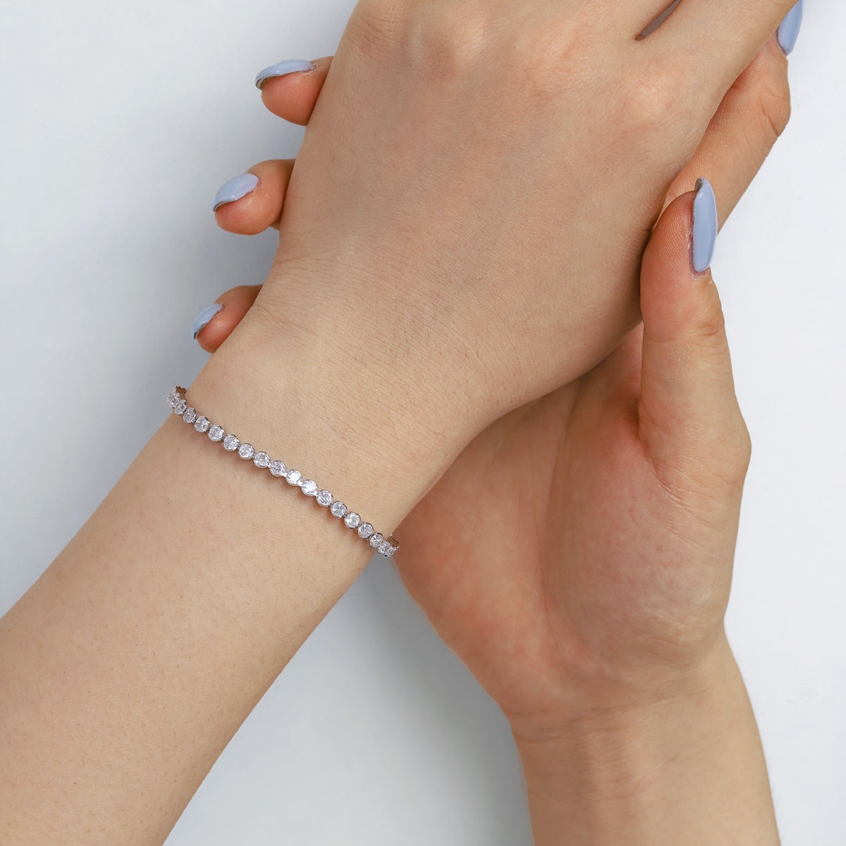 [Lumi Jewels]Ornate  Sparkling Round Cut Daily Bracelet
