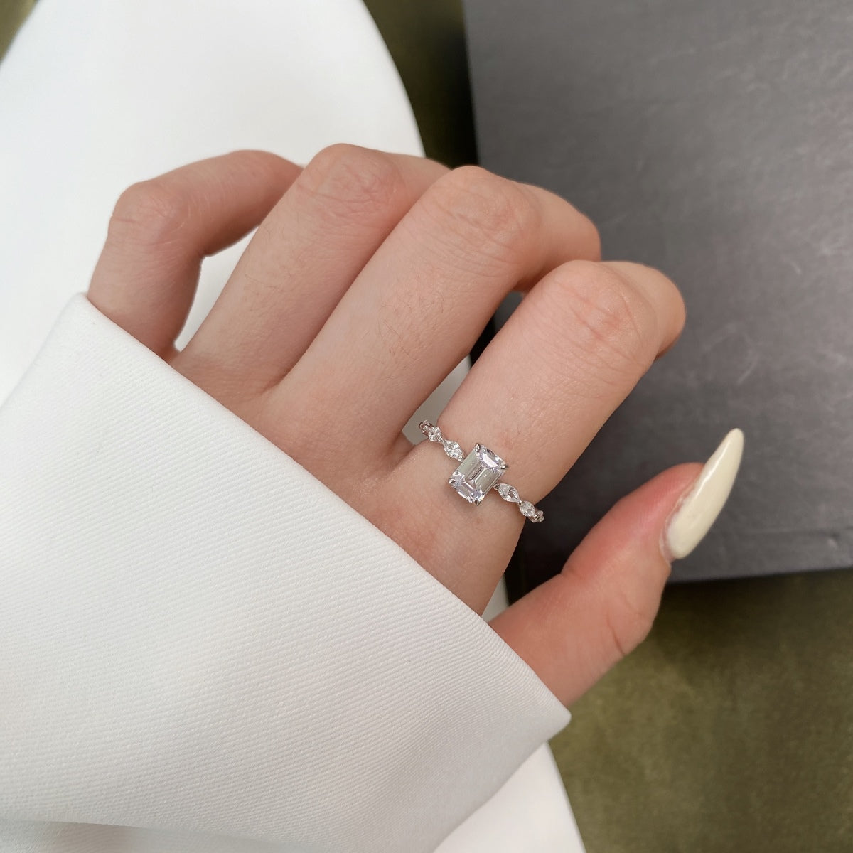 [Lumi Jewels]1.0 Carat Dainty Resplendent Radiant Cut Daily Ring
