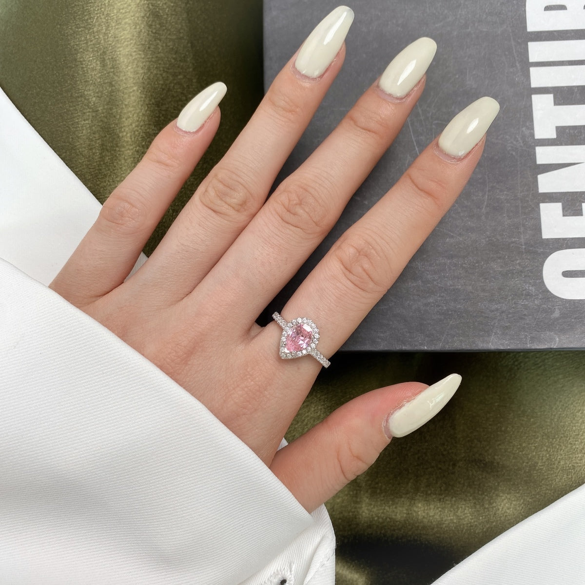 [Lumi Jewels]1.0 Carat Luxurious Resplendent Water Drop Shape Wedding Ring