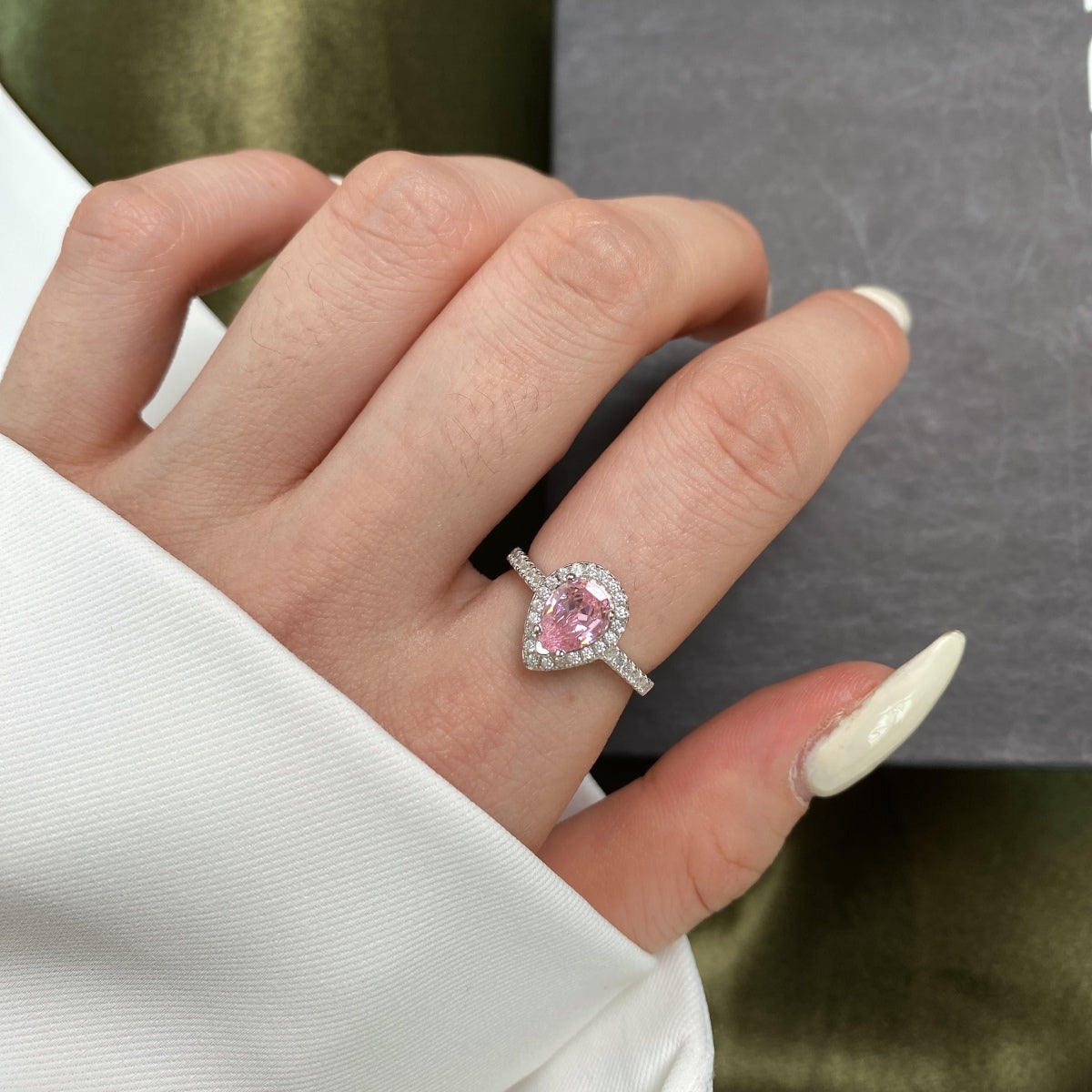 [Lumi Jewels]1.0 Carat Luxurious Resplendent Water Drop Shape Wedding Ring