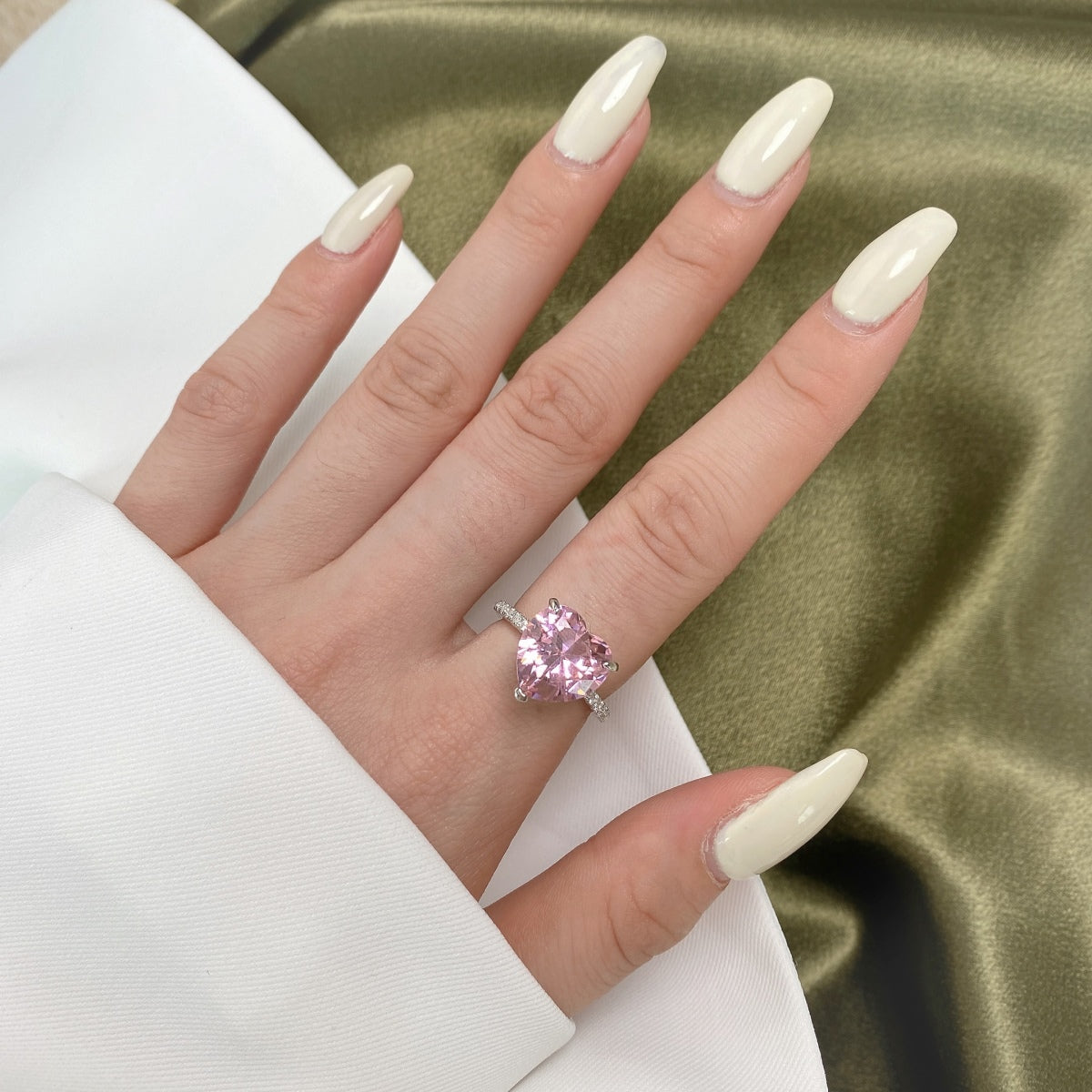 [Lumi Jewels]6.0 Carat Luxurious Sparkling Romantic Heart Cut Lover Ring