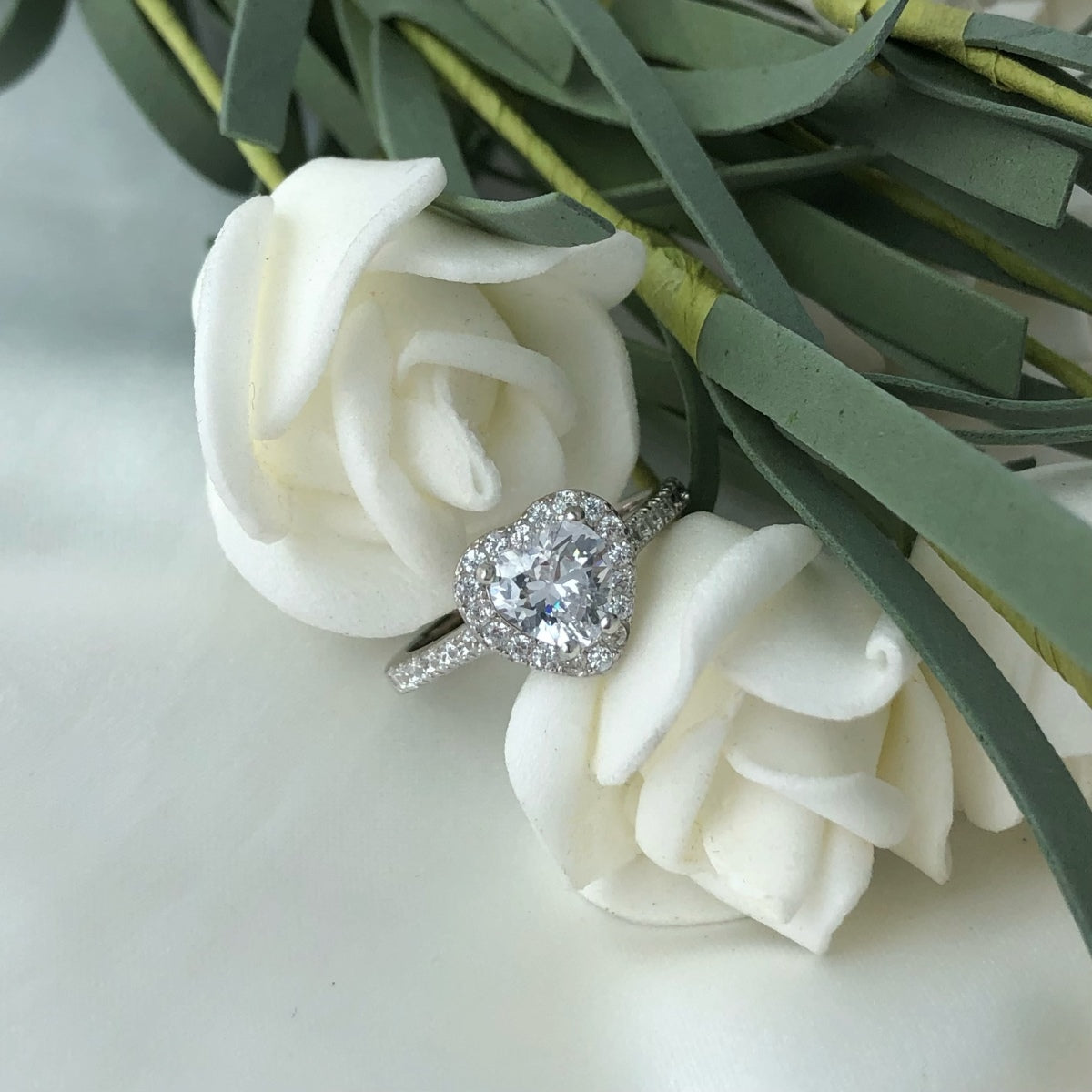 [Lumi Jewels]Eternity Splashy Romantic Heart Shape Lover Ring