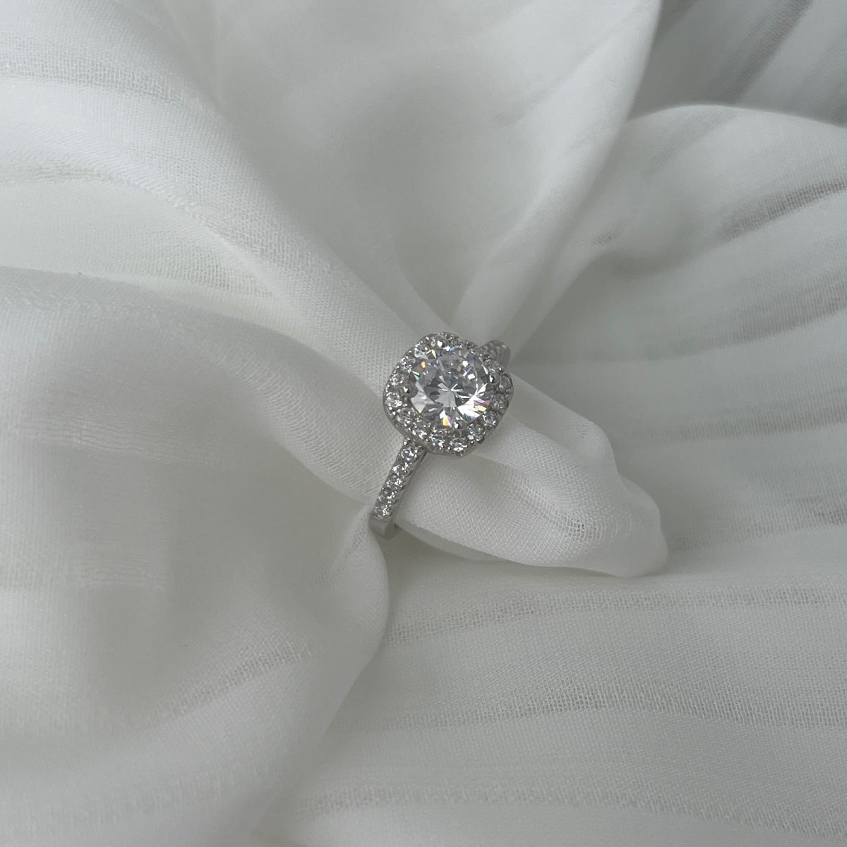 [Lumi Jewels]Dazzling Resplendent Round Cut Wedding Ring