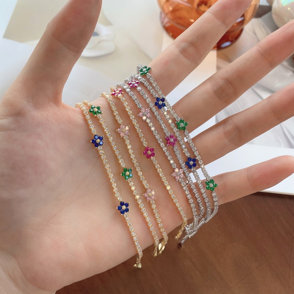 [Lumi Jewels]Sparkling Flower Shape Tennis Bracelet