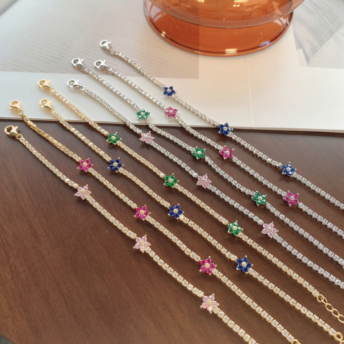 [Lumi Jewels]Sparkling Flower Shape Tennis Bracelet