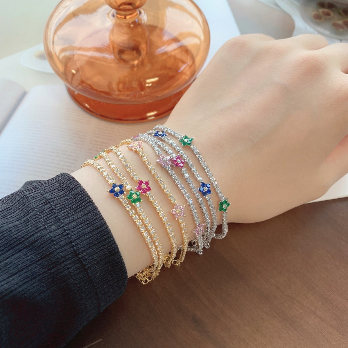 [Lumi Jewels]Sparkling Flower Shape Tennis Bracelet