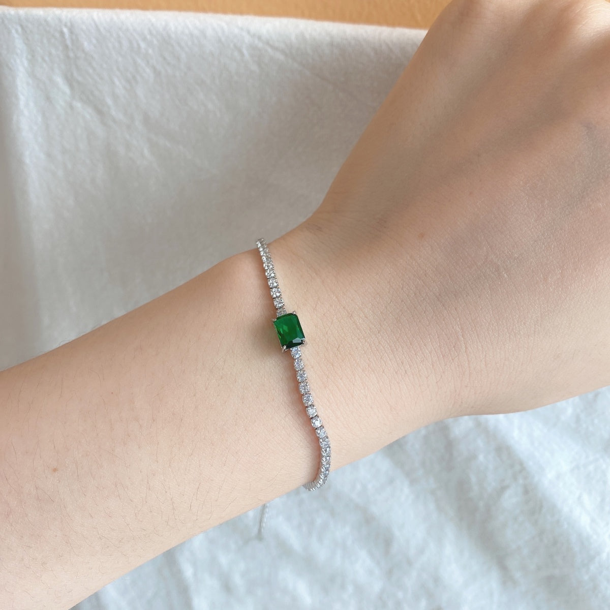 [Lumi Jewels]1.0 Carat Unique Emerald Cut Banquet Bracelet