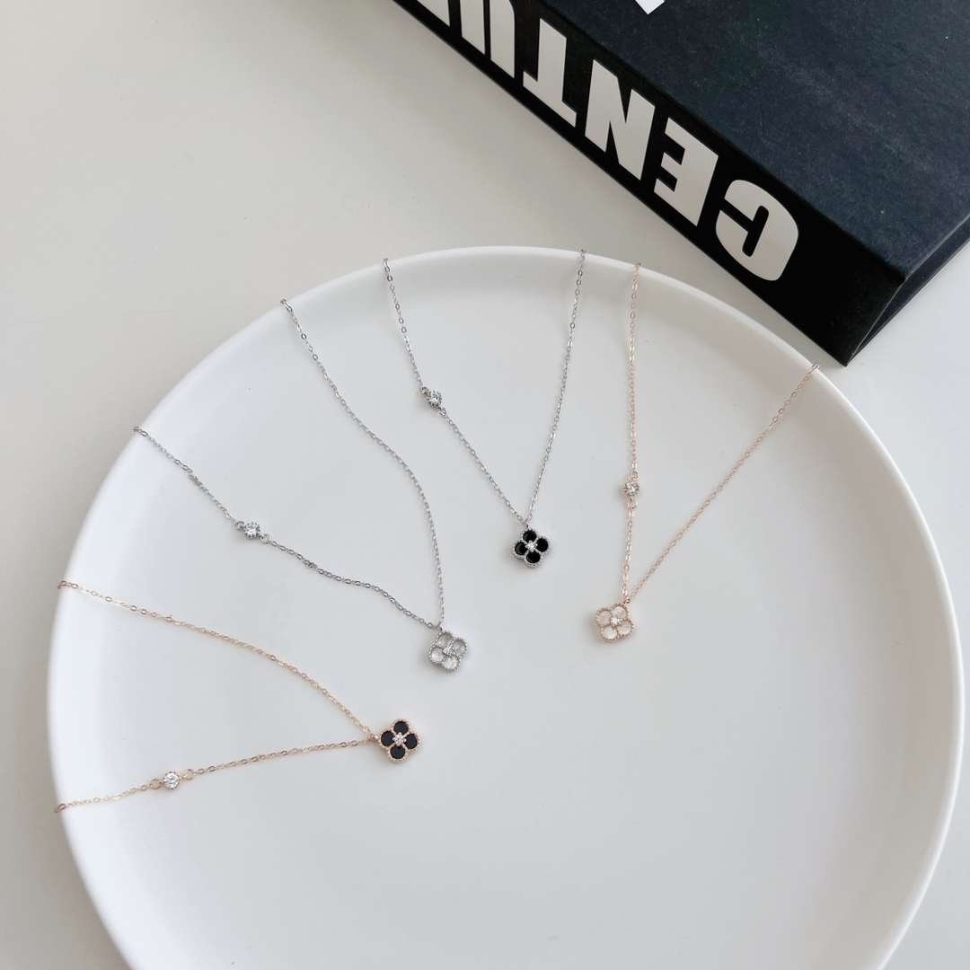 [Lumi Jewels]Delicate Flower Shape Necklace
