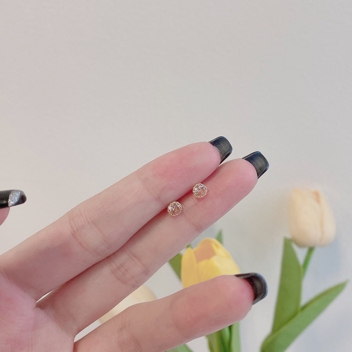 [Lumi Jewels]Sparkling Colorful Round Shape Earrings