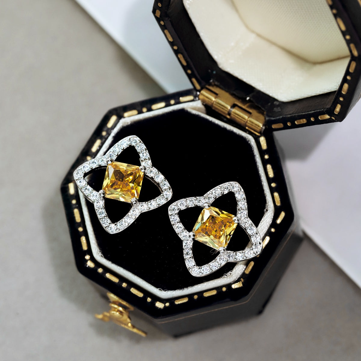 [Lumi Jewels]Elegant Star Shape Princess Cut Daily Earrings