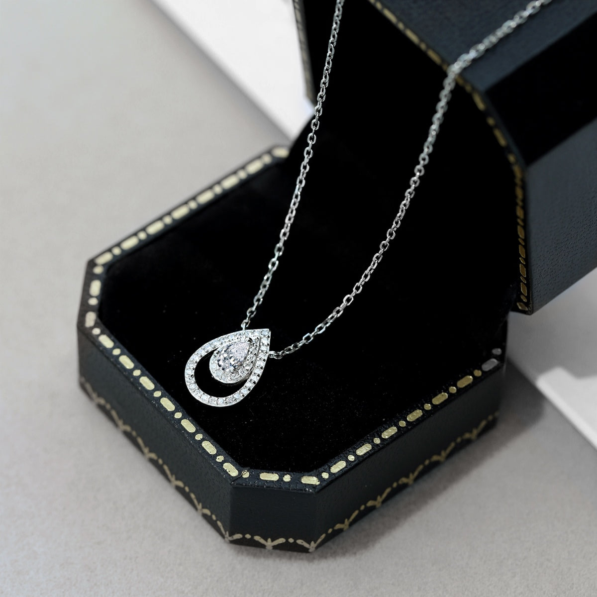 [Lumi Jewels]Sparkling Pear Cut Necklace