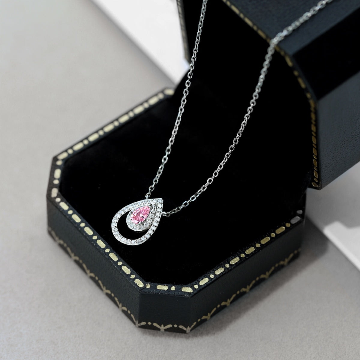 [Lumi Jewels]Sparkling Pear Cut Necklace