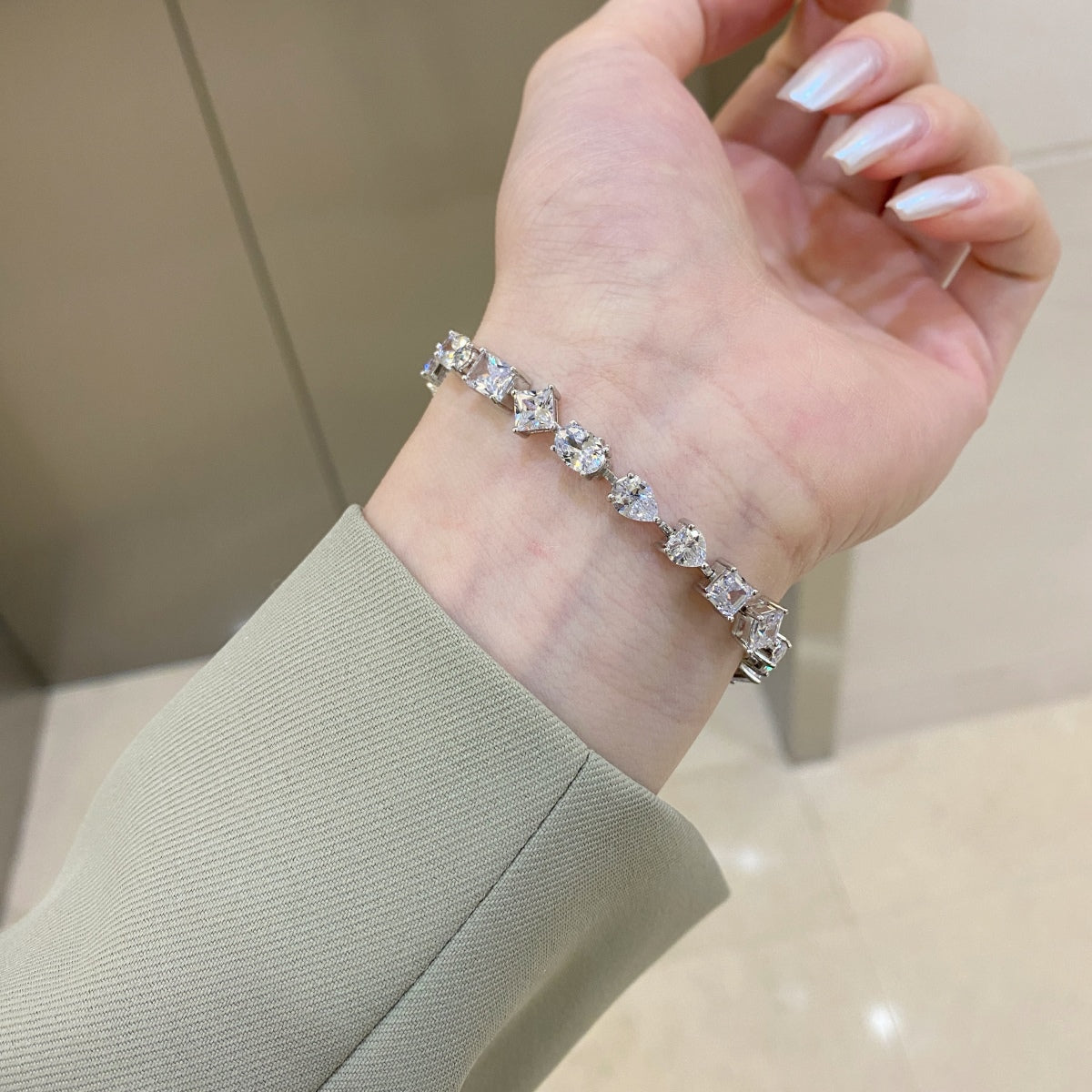 [Lumi Jewels]Unique Exquisite Multi Cut Daily Bracelet