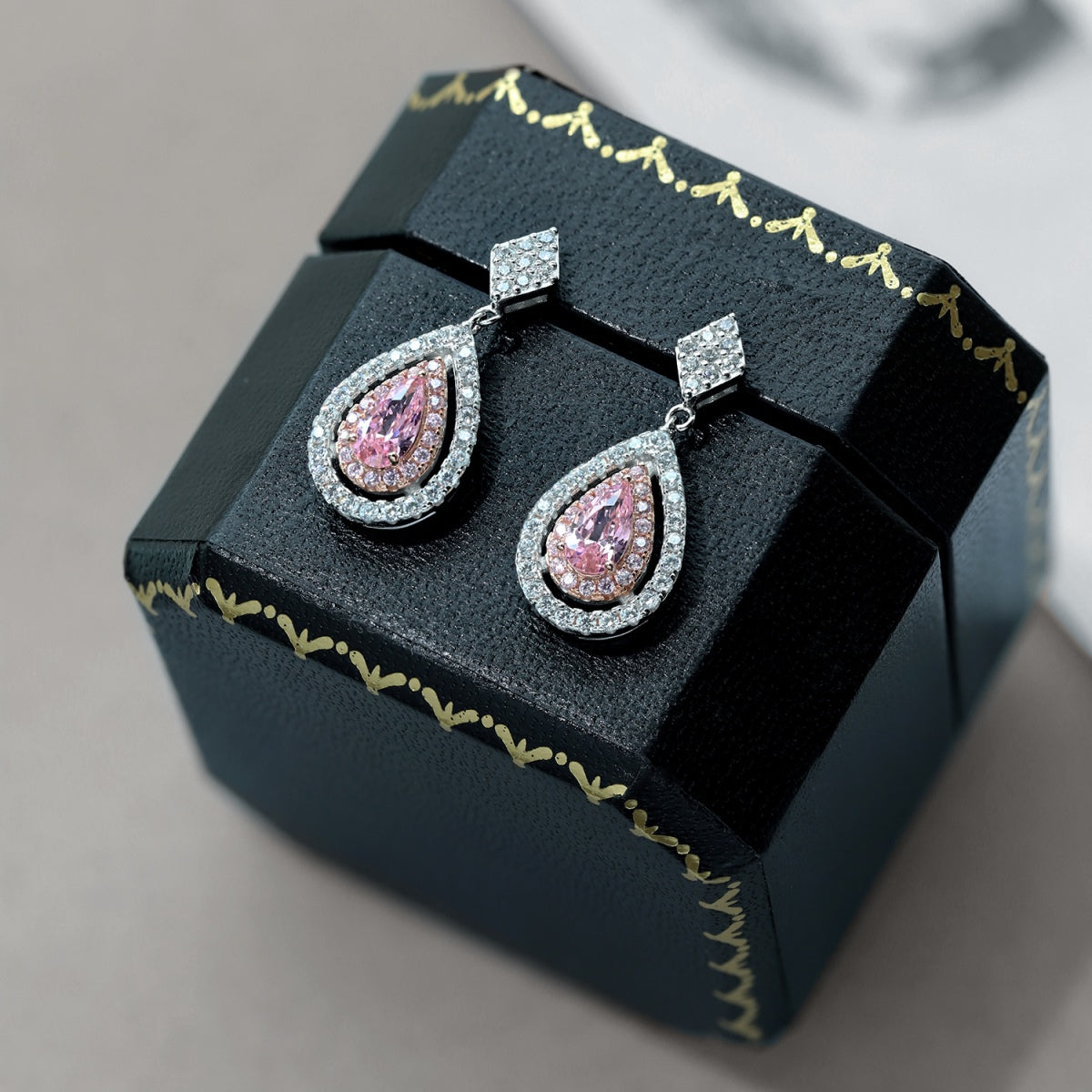 [Lumi Jewels]Ornate Delicate Water Drop Shape Banquet Earrings