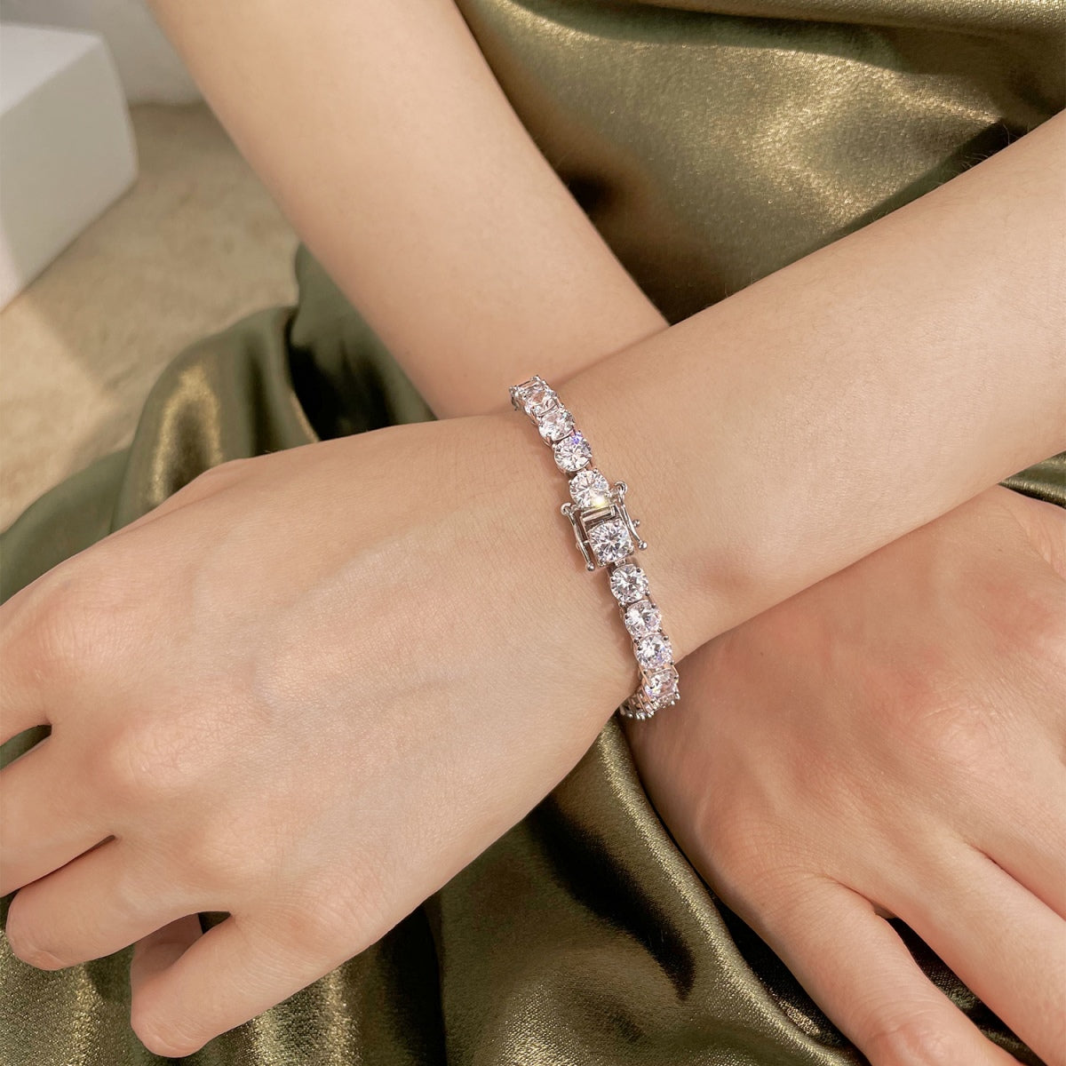 [Lumi Jewels]0.75 Carat Dazzling Round Cut Wedding Bracelet