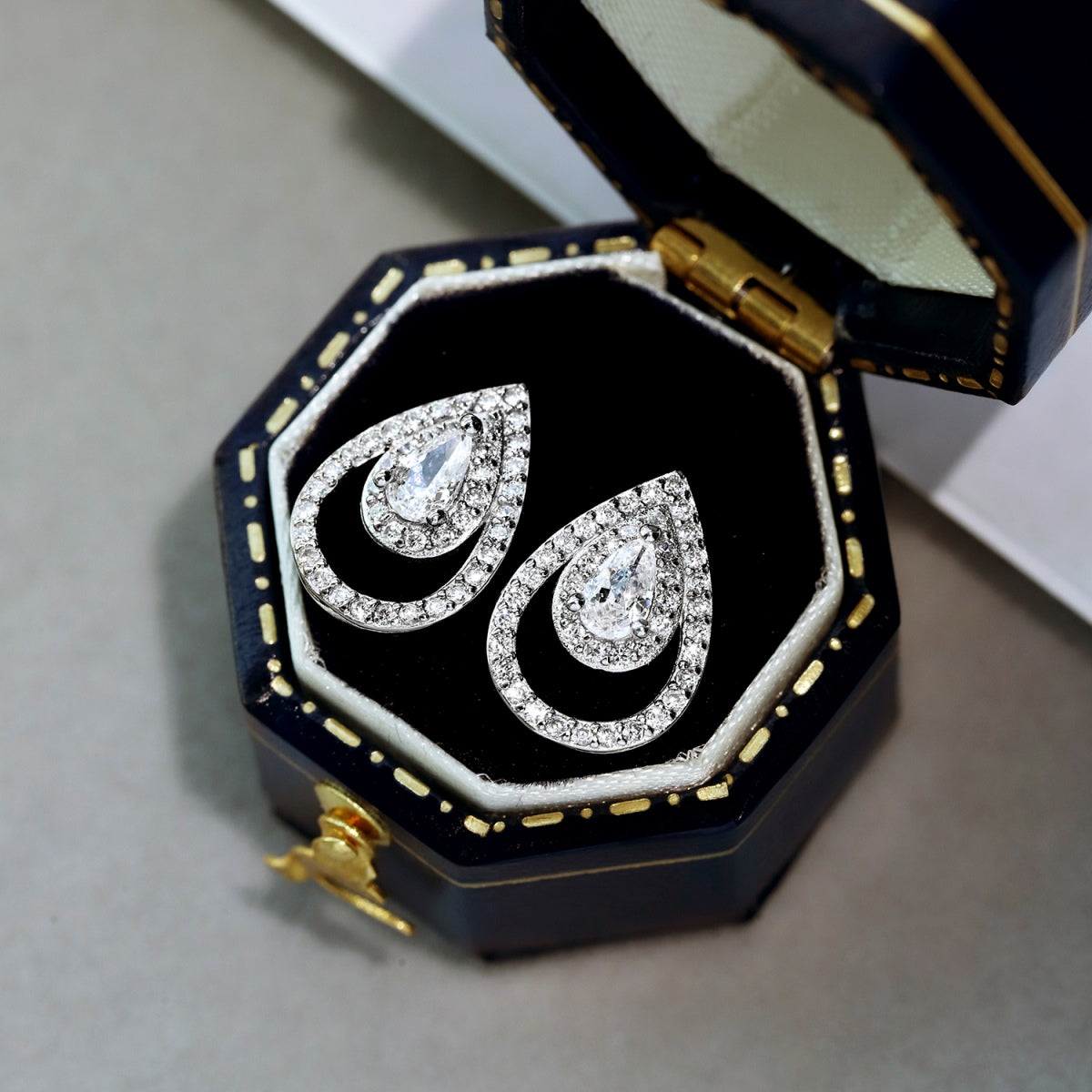 [Lumi Jewels]Sparkling Delicate Water Drop Shape Daily Earrings