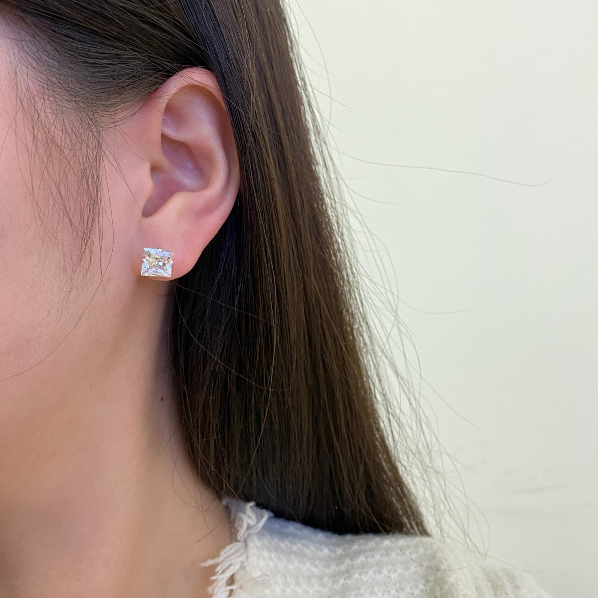[Lumi Jewels]Stylish Shiny Square Center Stone Stud Earrings