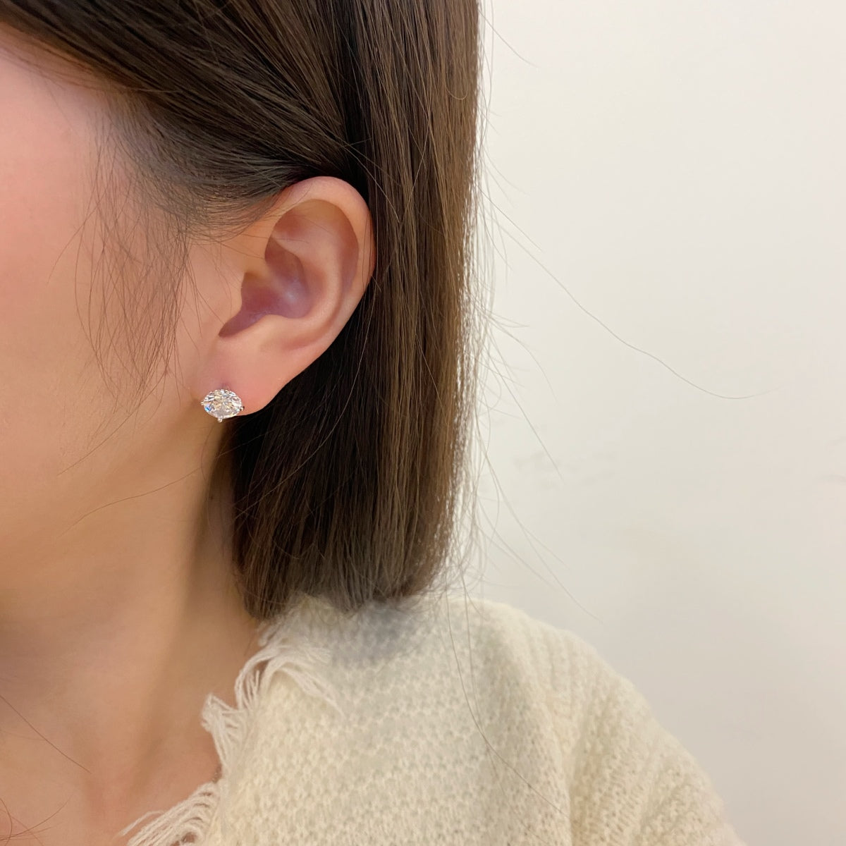 [Lumi Jewels]Stylish Shiny Round Center Stone Stud Earrings