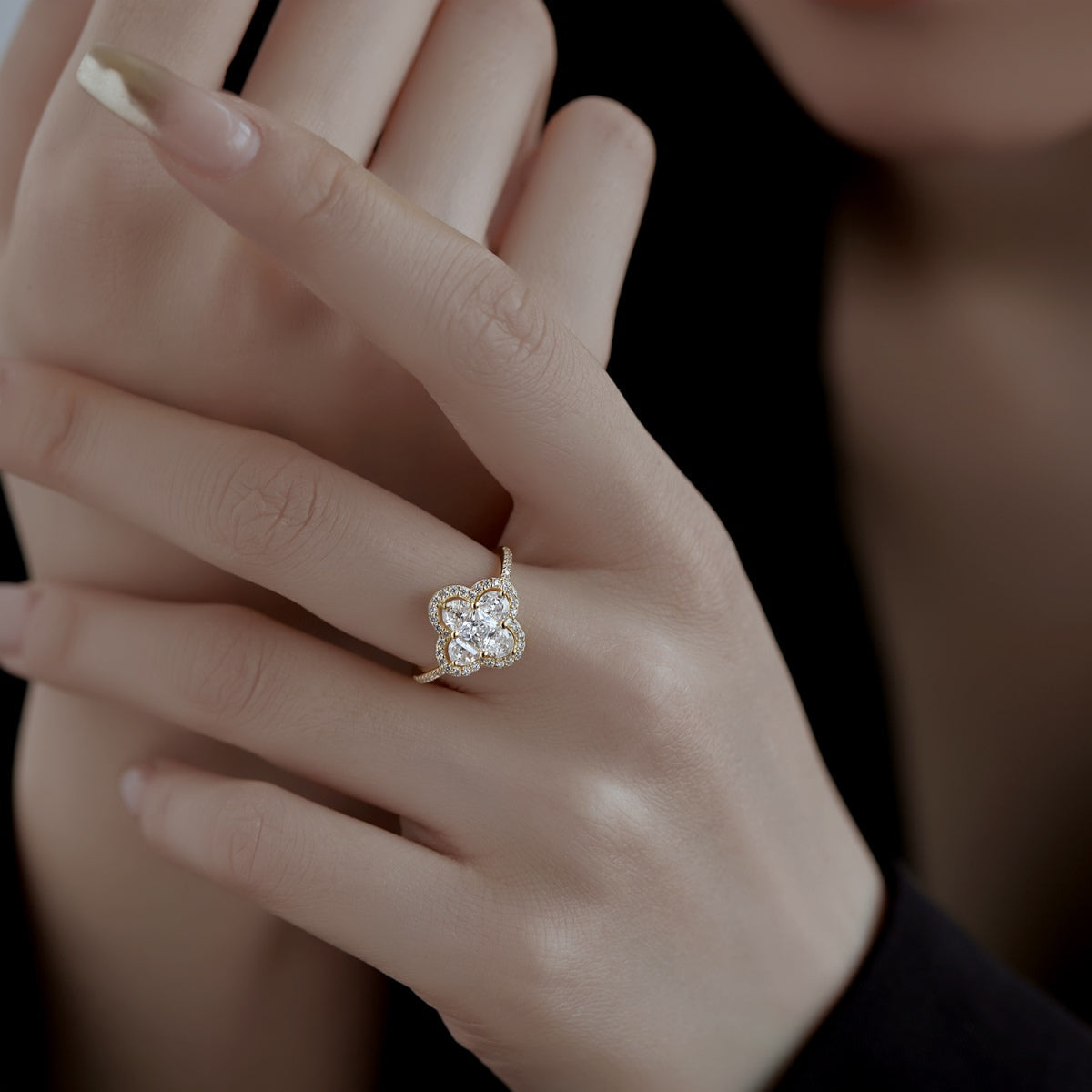 [Lumi Jewels]Luxurious Eternity Flower Shape Banquet Ring