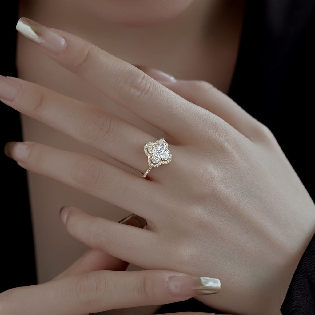 [Lumi Jewels]Luxurious Eternity Flower Shape Banquet Ring