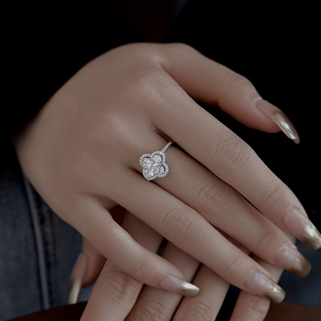 [Lumi Jewels]Luxurious Eternity Flower Shape Banquet Ring