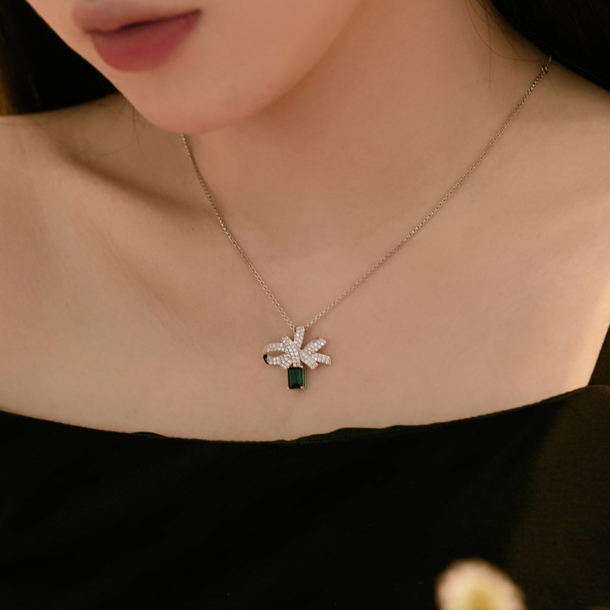 [Lumi Jewels]Luxurious Flower Shape Emerald Cut Necklace