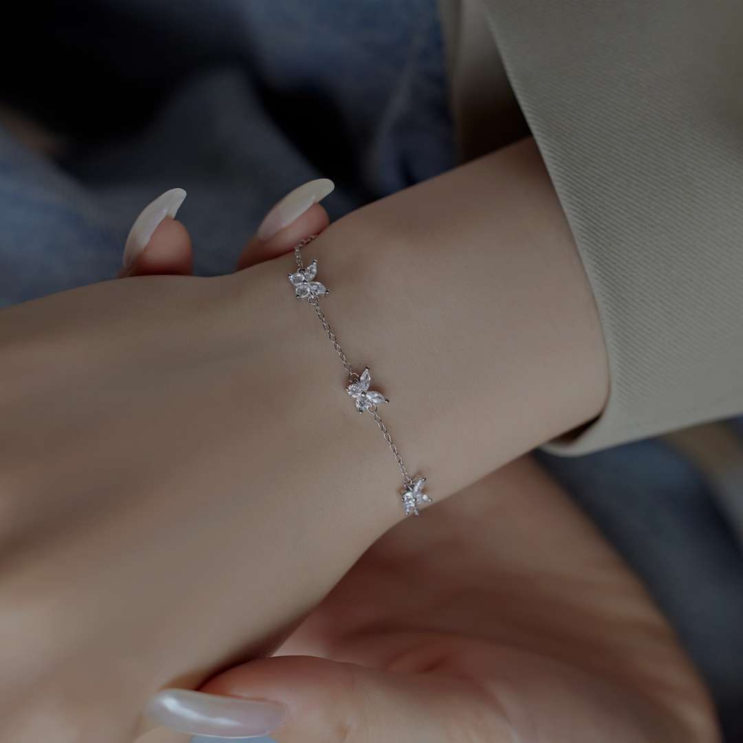 [Lumi Jewels]Radiant Butterfly Shape Necklace