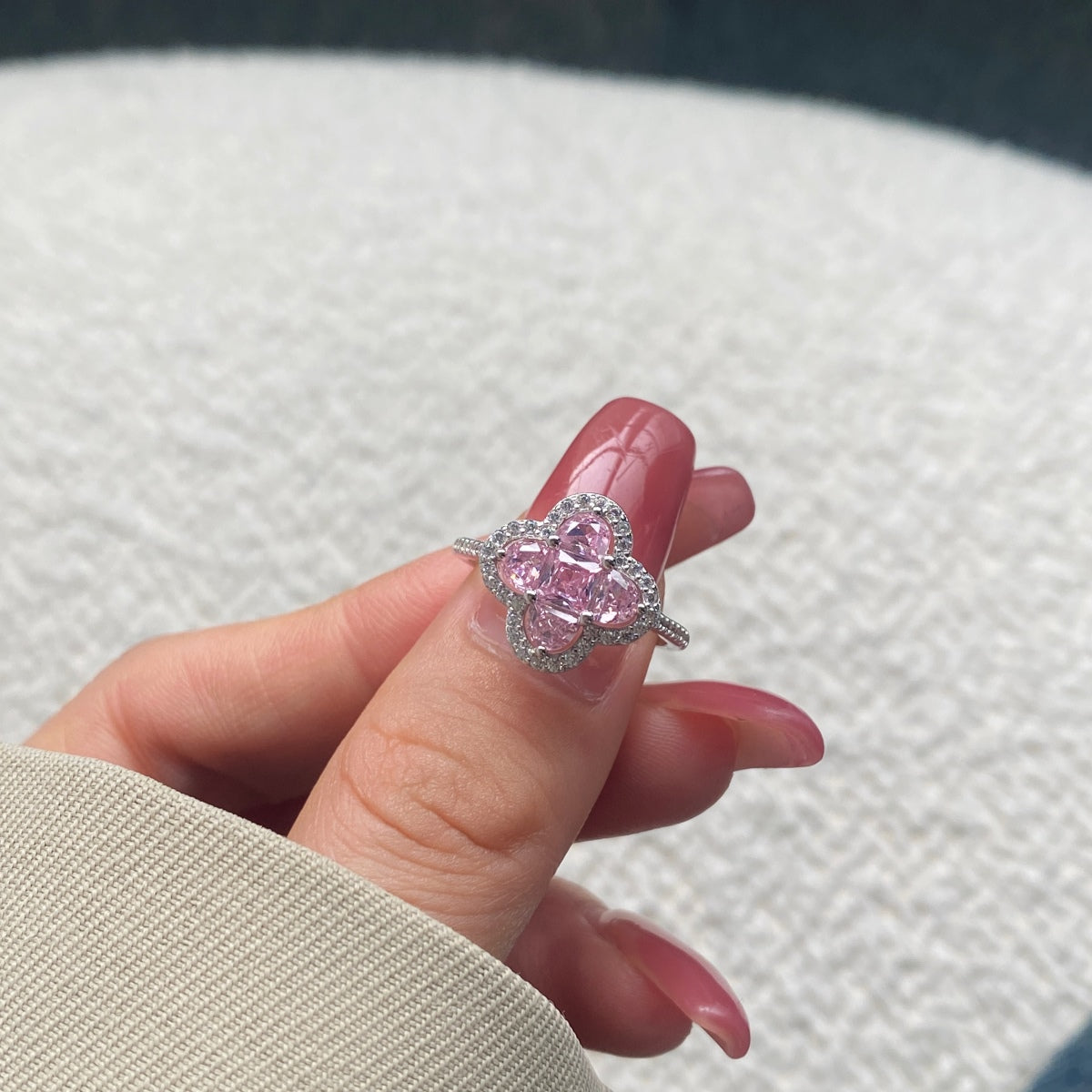 [Lumi Jewels]Luxurious Eternity Flower Shape Banquet Ring