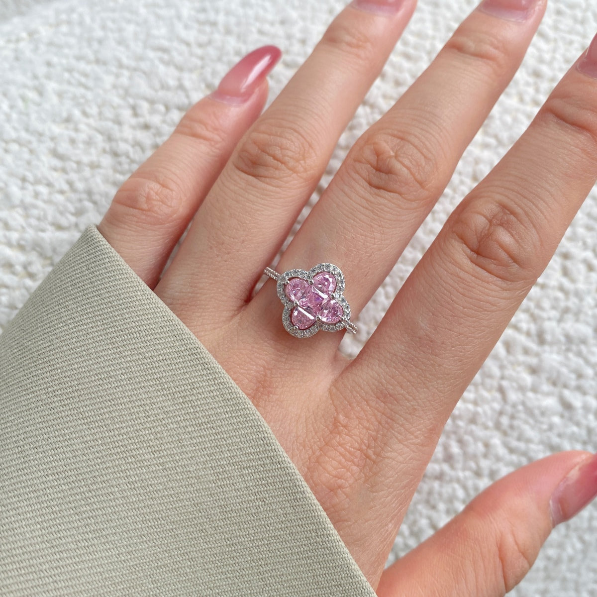 [Lumi Jewels]Luxurious Eternity Flower Shape Banquet Ring
