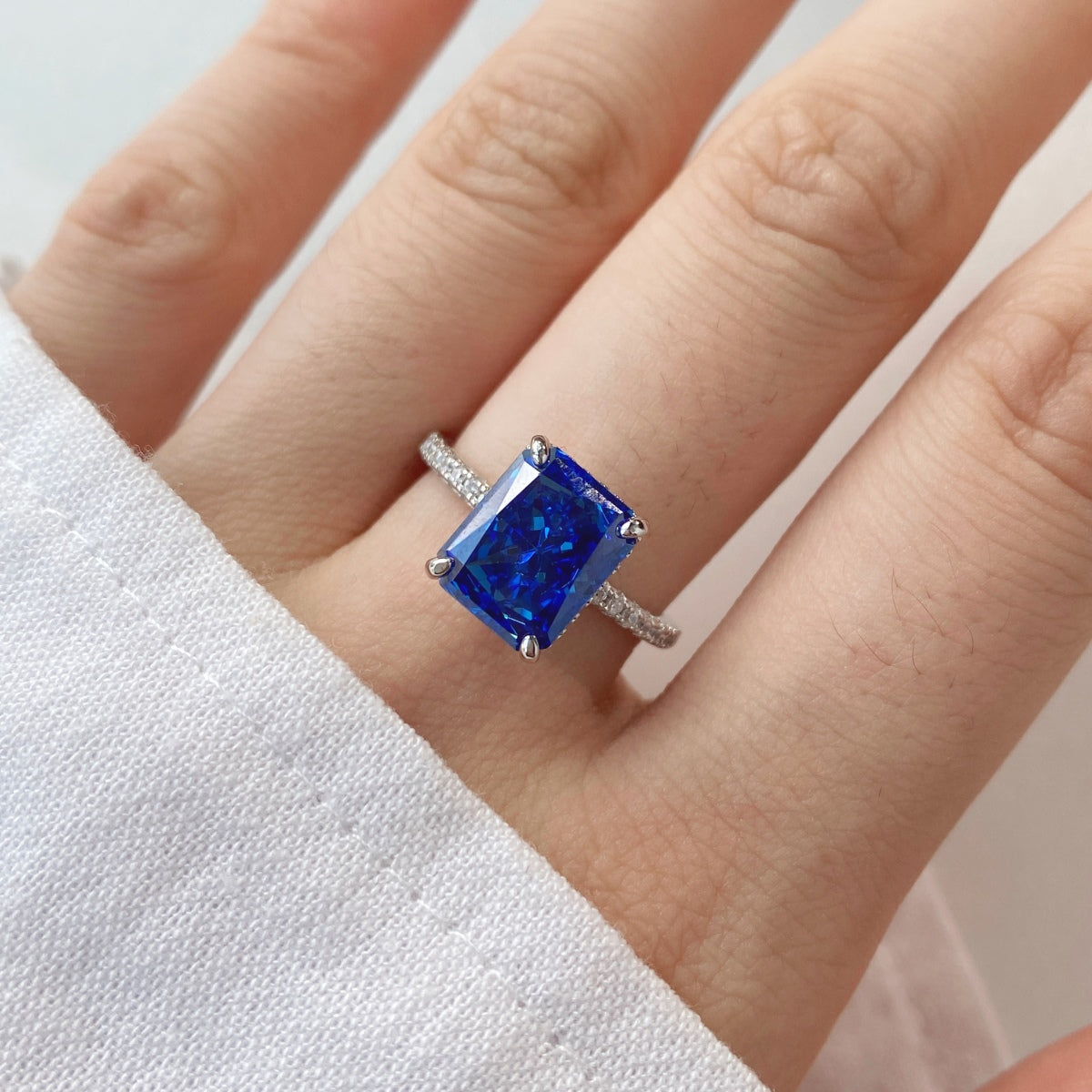 [Lumi Jewels]4.0 Carat Luxurious Engagement Ring