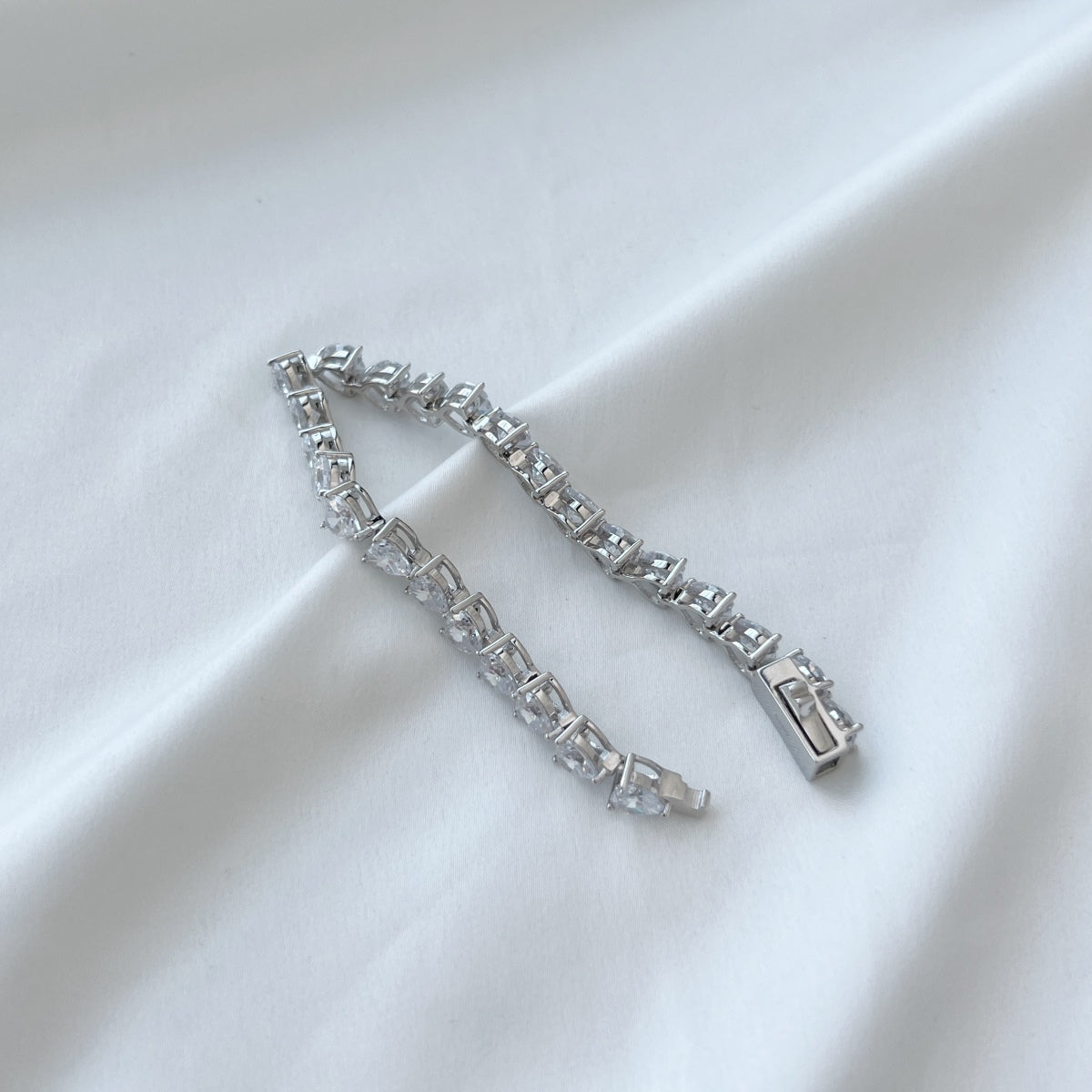 [Lumi Jewels]0.75 Carat Elegant Romantic Heart Shape Lover Bracelet