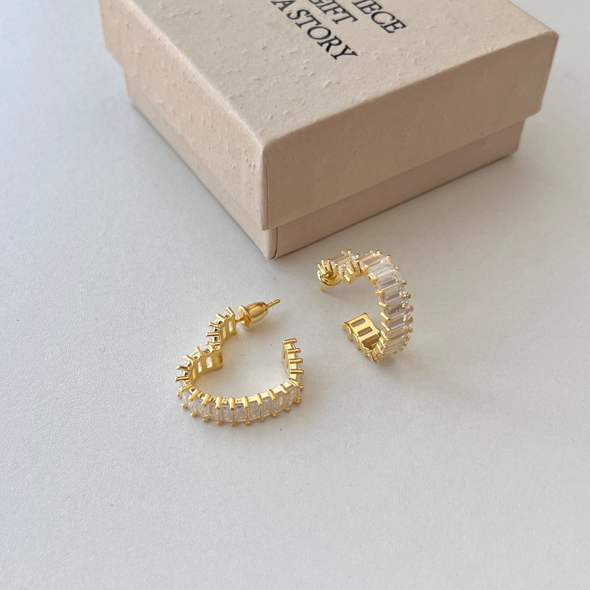 [Lumi Jewels]Radiant Heart Cutout Earrings