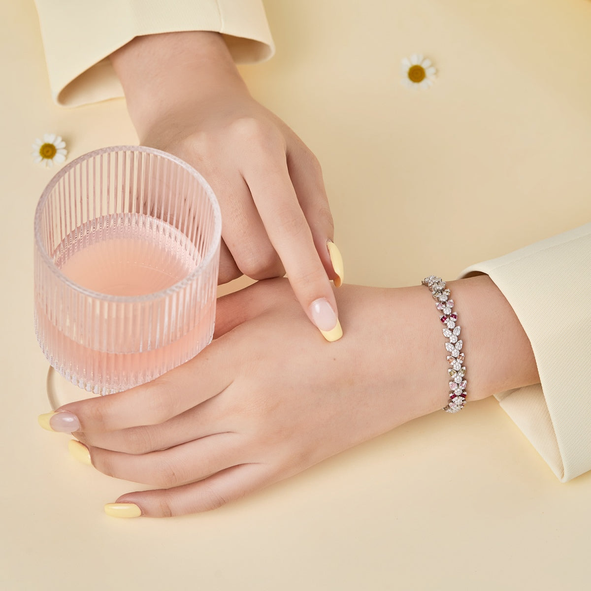 [Lumi Jewels]Dainty Exquisite Flower Shape Daily Bracelet