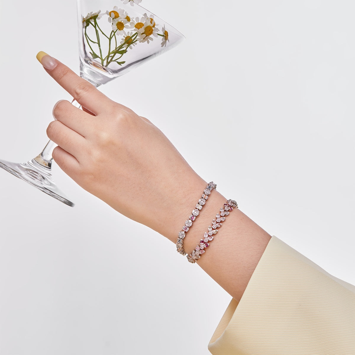 [Lumi Jewels]Dainty Exquisite Flower Shape Daily Bracelet